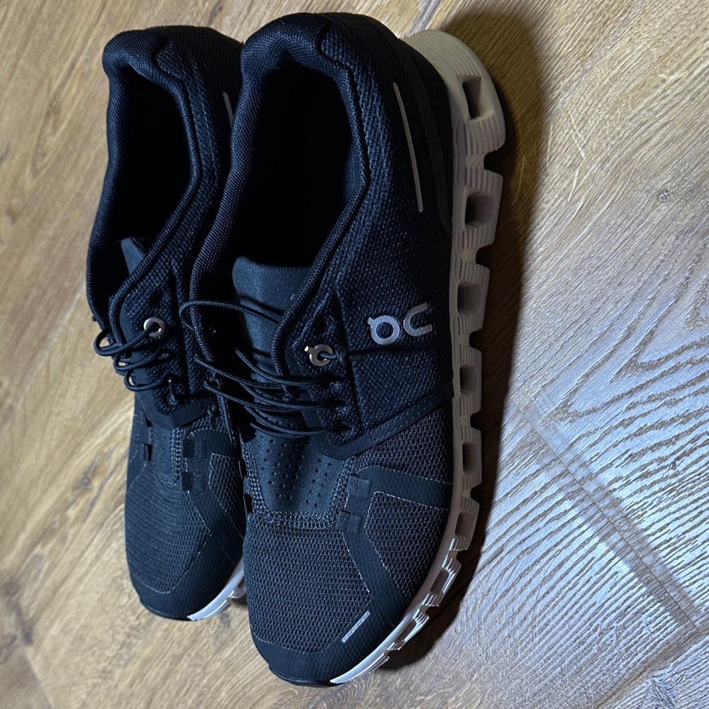 On Running Women’s Cloud 5 Black Athletic Shoes Size 10 - Picture 7 of 8